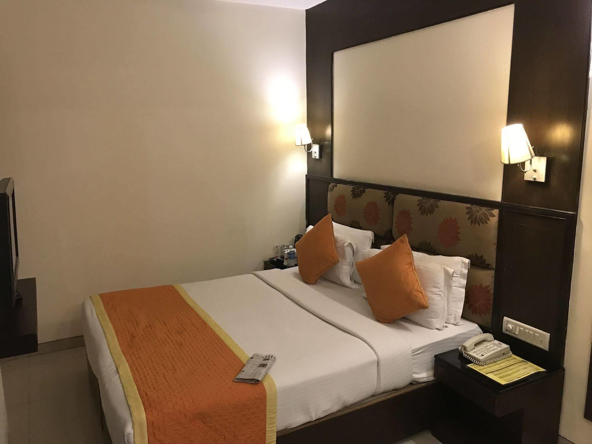 Hotel Southern Делі Екстер'єр фото