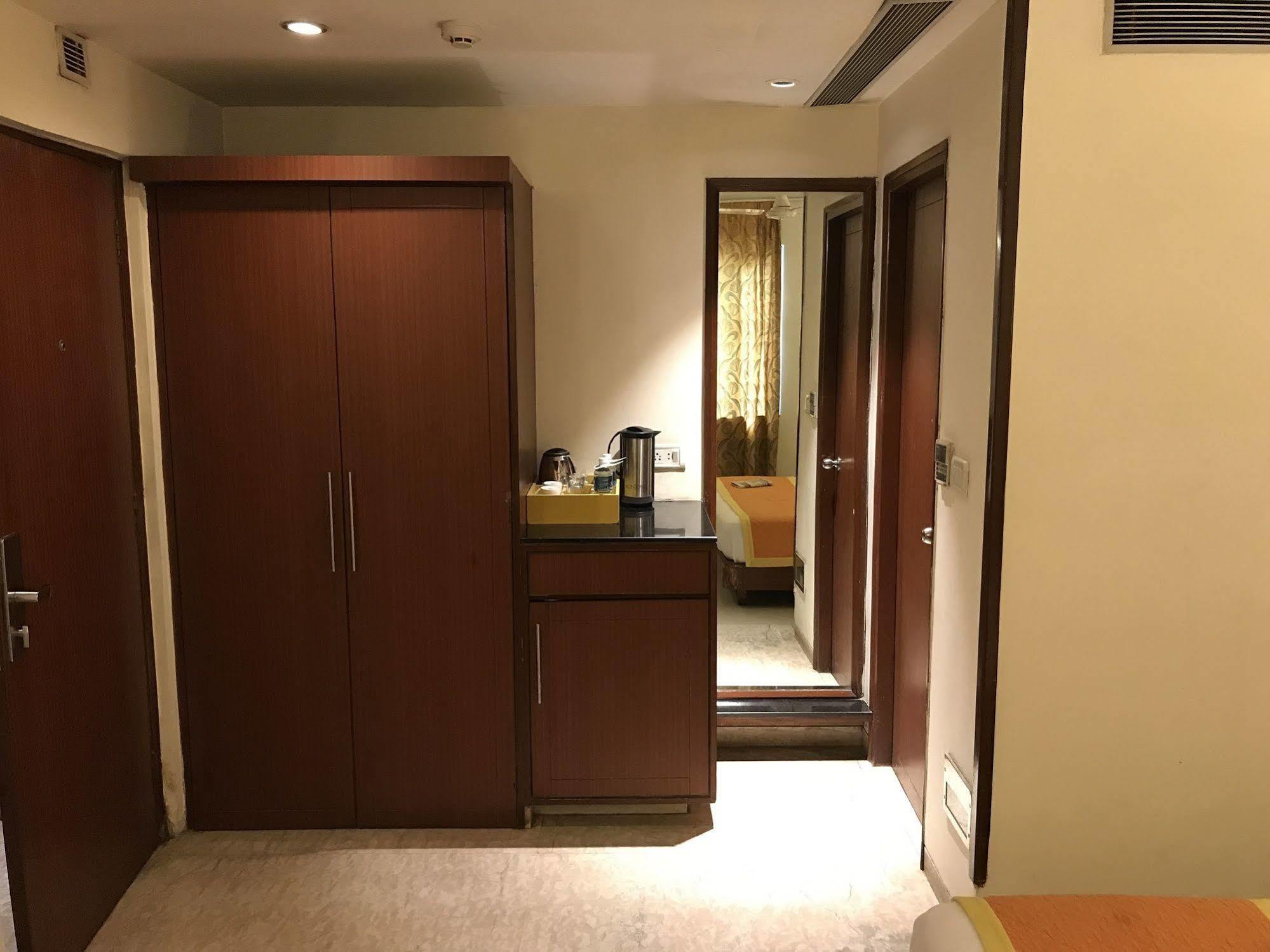 Hotel Southern Делі Екстер'єр фото
