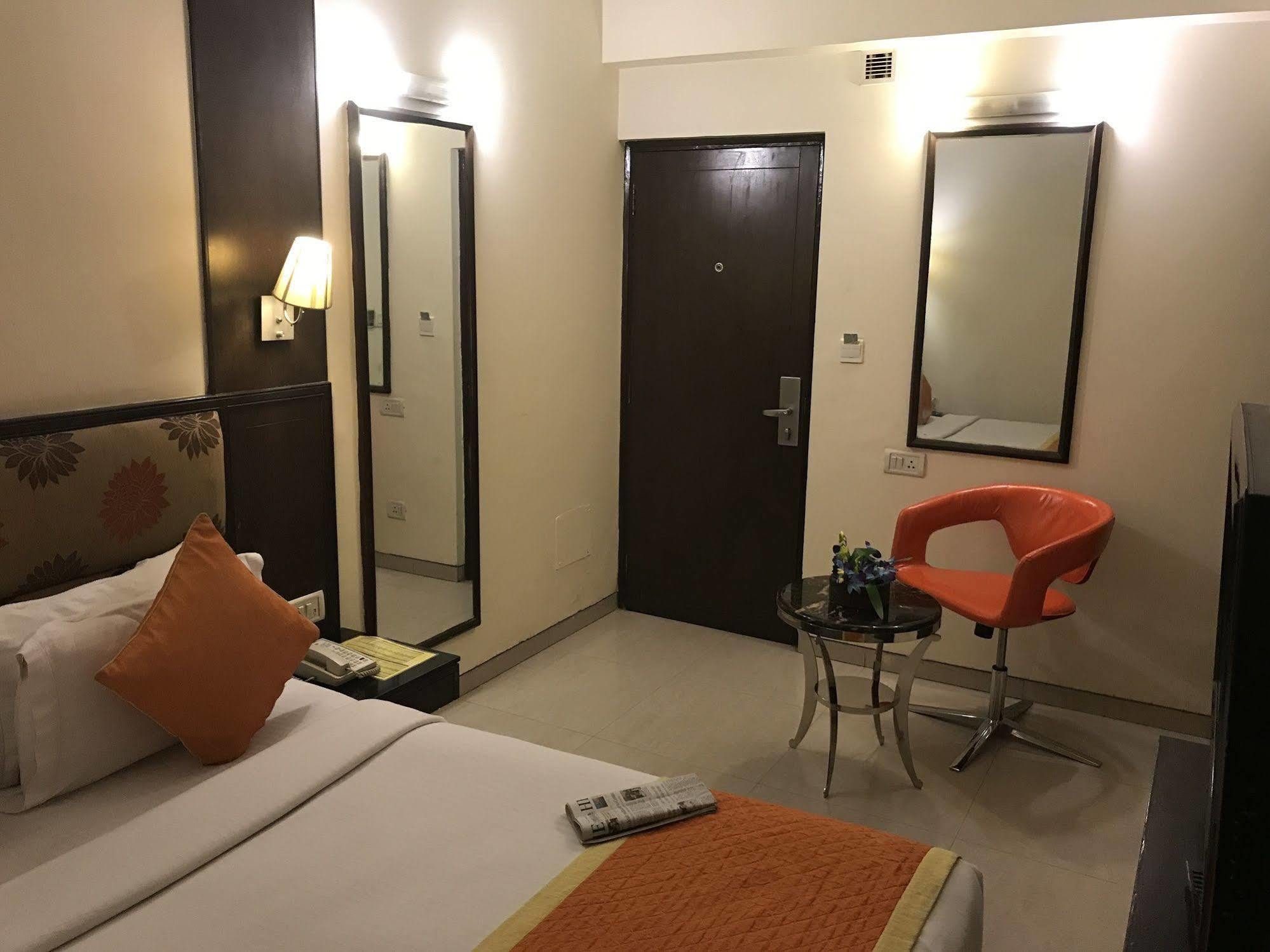 Hotel Southern Делі Екстер'єр фото